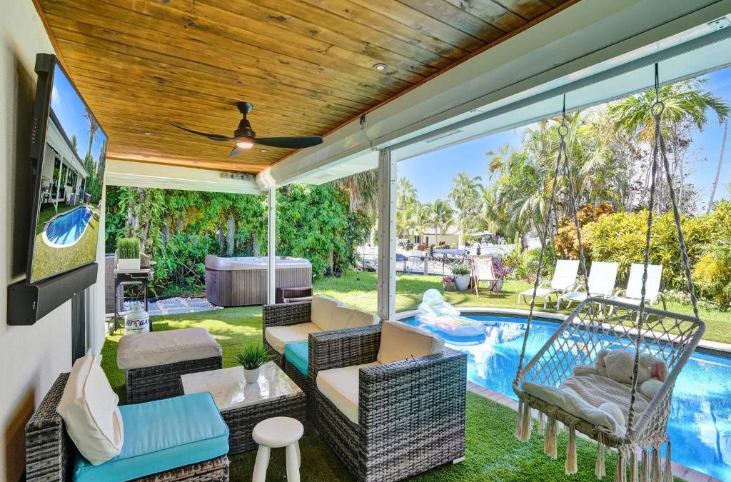 Lighthouse Point House | Amazing 5 bed house w pool, jacuzzi and your own boat