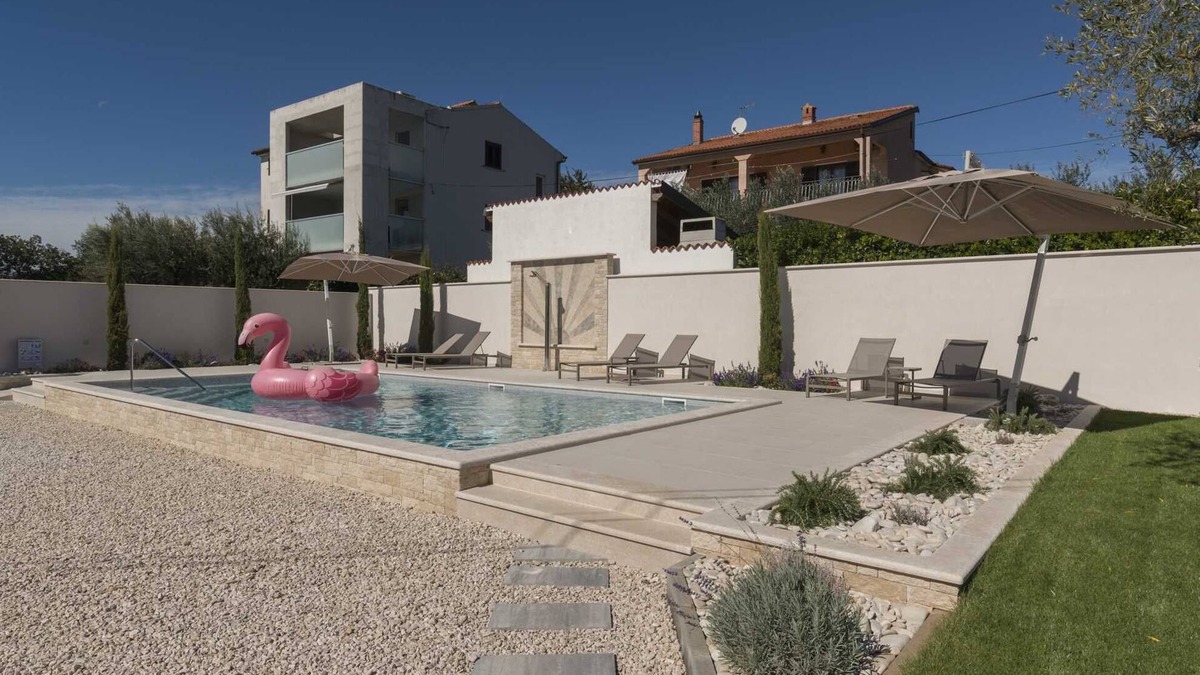 Valica Villa | Amazing 5-BR villa with pool only 2 km from the beach