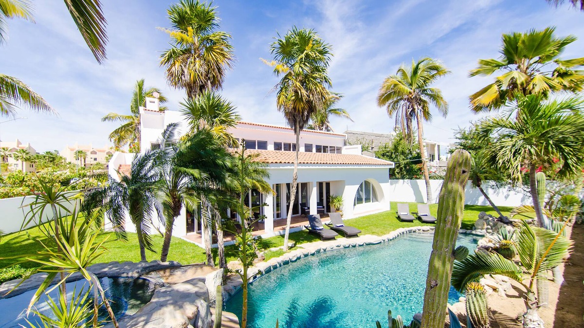 Campo de Golf Fonatur House | Amazing 6,000 sqft house sleeps 10, walk to Beach, Shops and Restaurants
