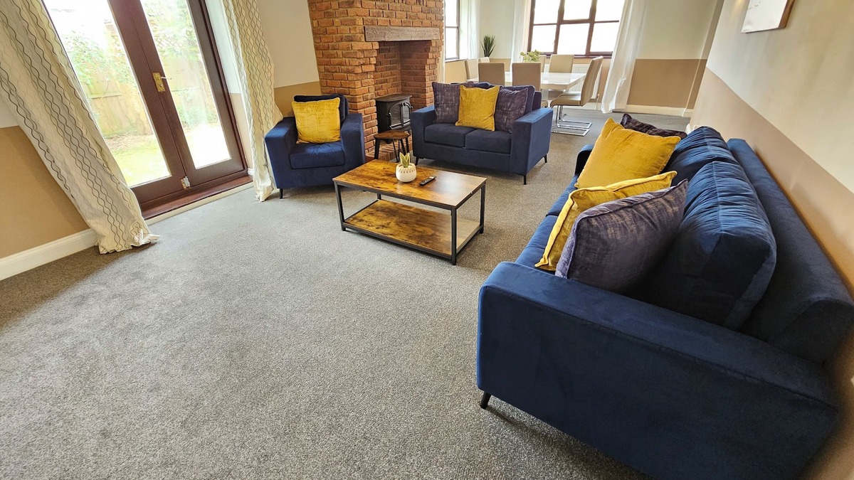 Basildon House | Amazing 6 Bedroom, Langdon Hills, Ss16
