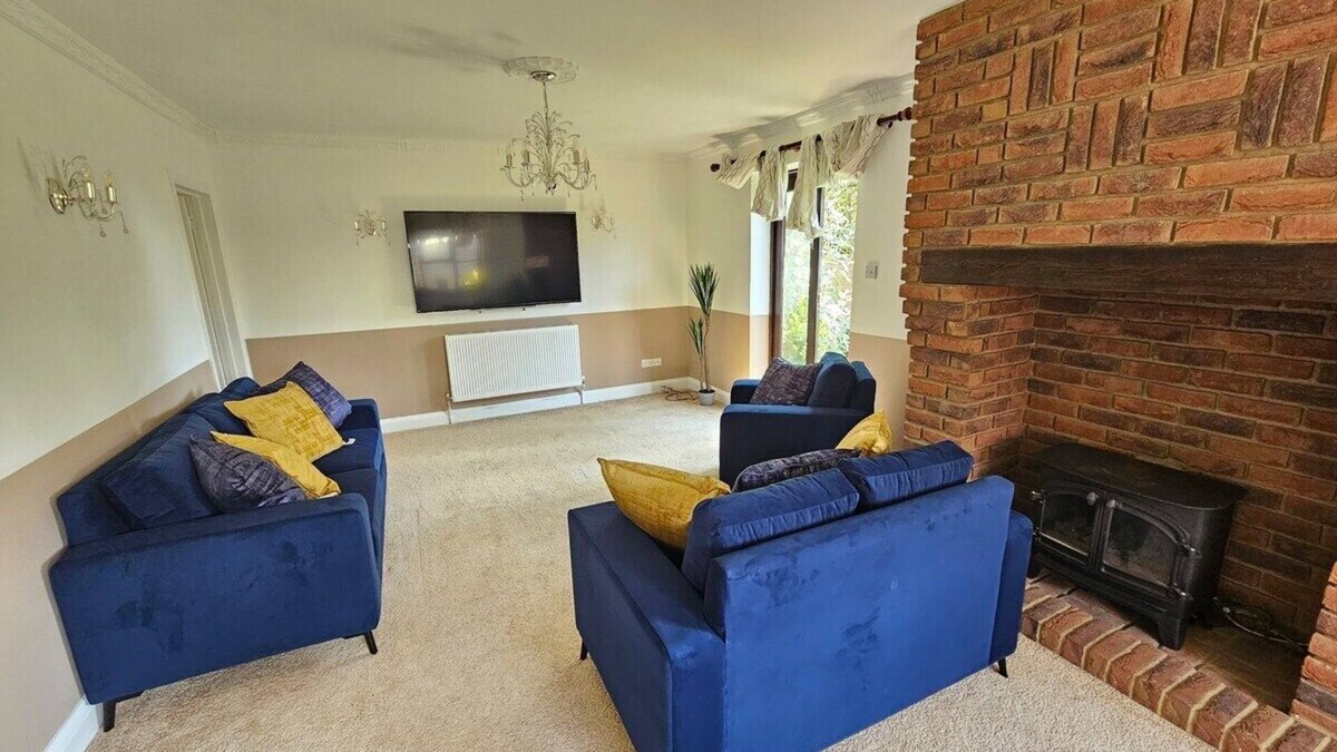 Basildon House | Amazing 6BR, Sleeps 10, Large Garden, Free Parking