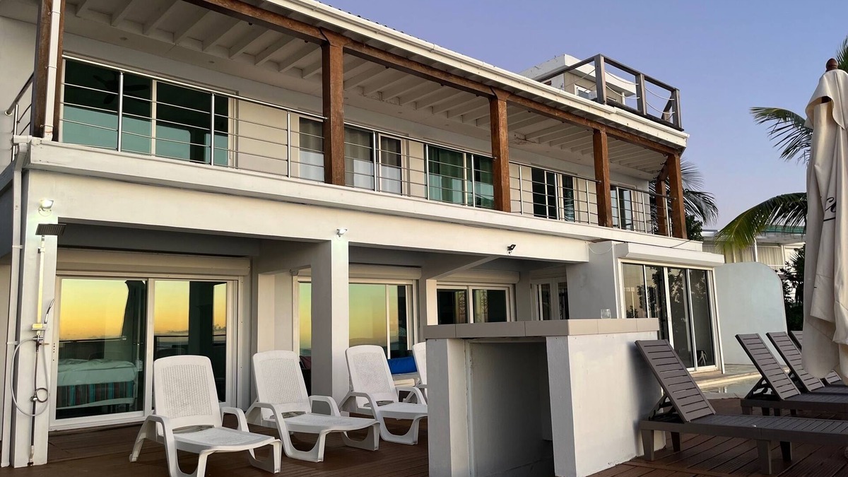 Maho House | Amazing 7 Bedroom 5 Bath Villa Beachfront Private Pool