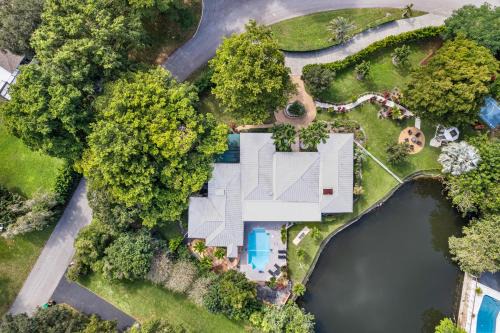 Davie Villa | Amazing 8BR w Pool Lake ViewTons of Amenities