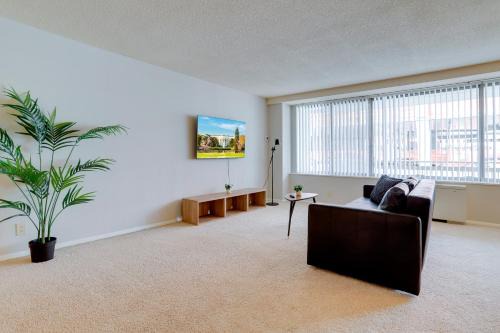 Crystal City Apartment | Amazing Apartment 1BR at Crystal CIty With Gym