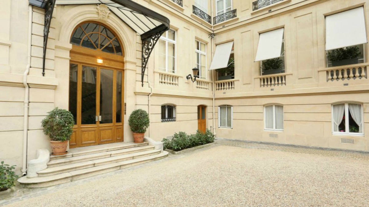 7th Arrondissement Apartment | Amazing apartment in 7th mansion – great Eiffel view