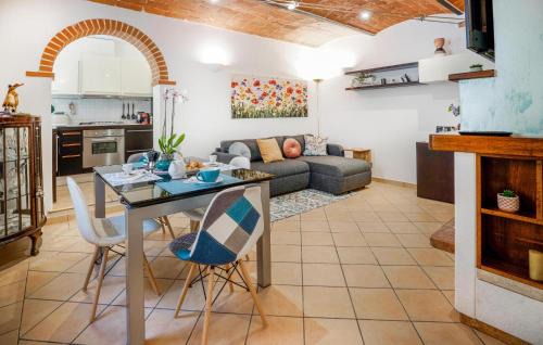 Bettolle Apartment | Amazing Apartment In Bettolle With Wifi