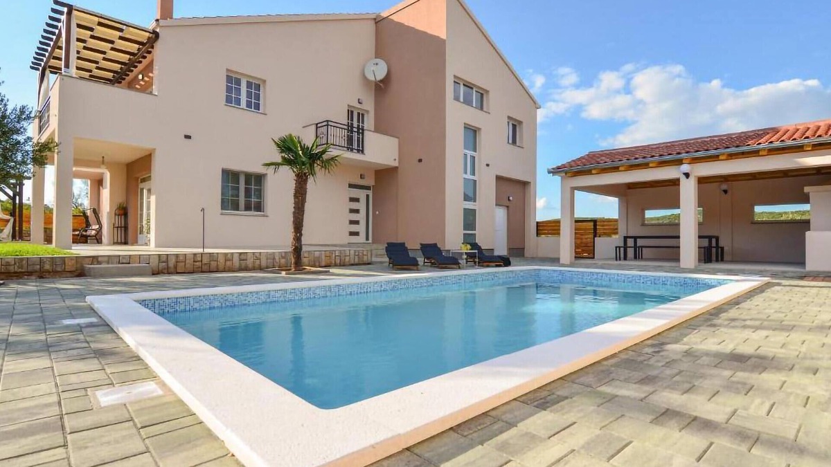 Pirovac Apartment | Amazing apartment in Kasic with WiFi