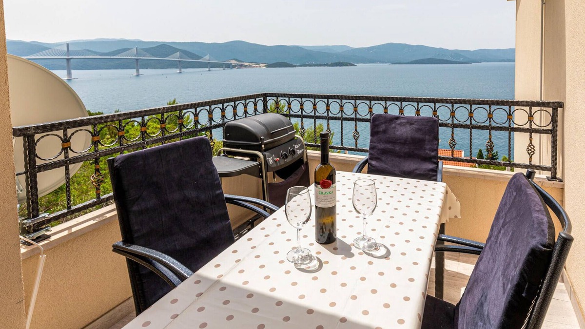 Komarna Apartment | Amazing apartment in Komarna with WiFi