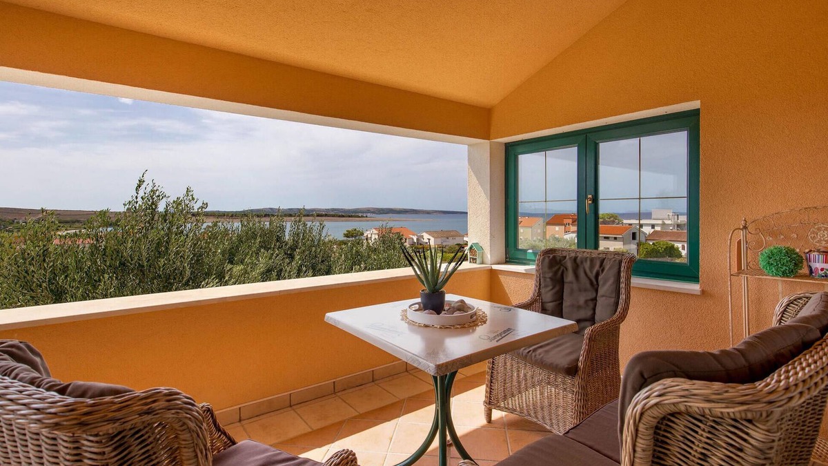 Povljana Apartment | Amazing apartment in Povljana