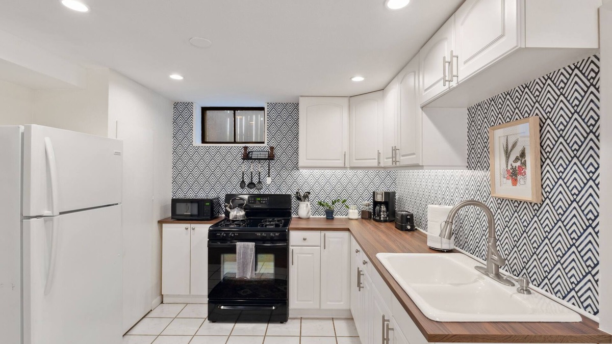 Littleton House | Amazing Apartment | Steps from Downtown Littleton