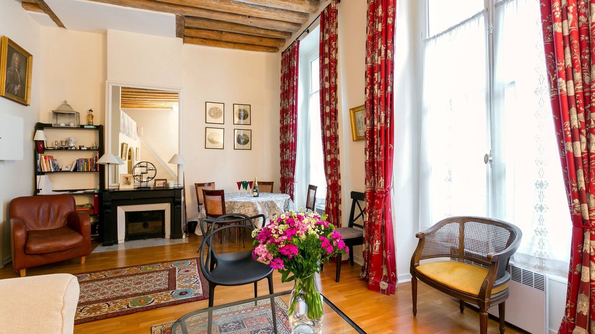 Quartier de la Place-Vendome Apartment | Amazing apartment with loft & tons of charm by The Louvre & Tuileries Garden!