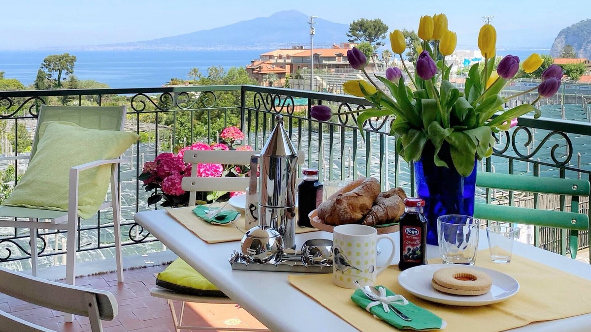 Sorrento City Centre Apartment | Amazing apt with breathtaking seaview&Vesuvius in Sorrento center near the beach