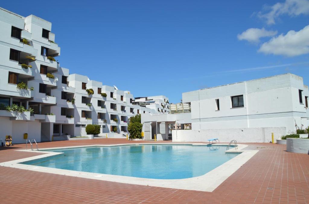 Sesimbra House | Amazing Beach & Pool Apartment with Garden