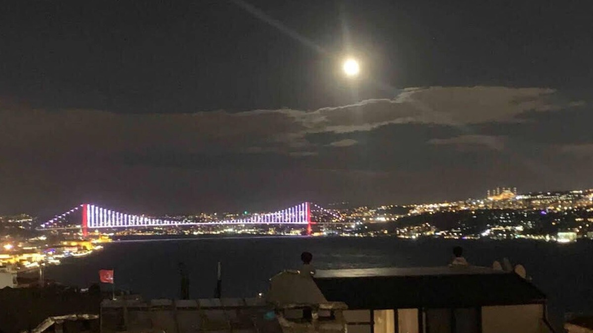 Kabatas Apartment | Amazing Bosphorus Bridge And Sea View in Cihangir, Taksim
