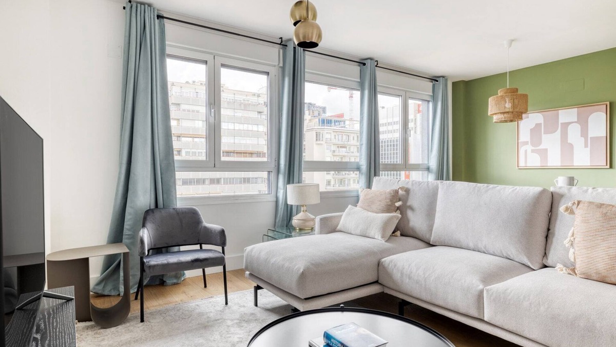 Chamberi Apartment | Amazing Chamberí 3BR+Gym & Pool, in the Business District, by Blueground