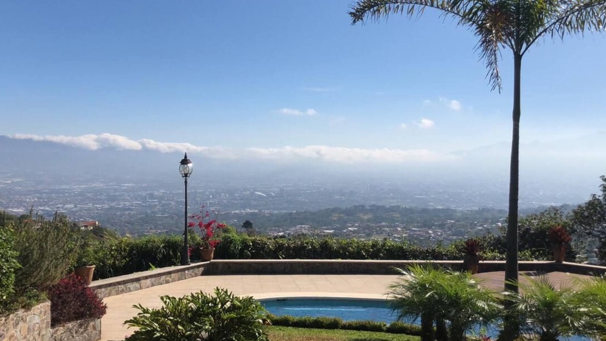 San Antonio House | Amazing City Views Guest house in Escazú