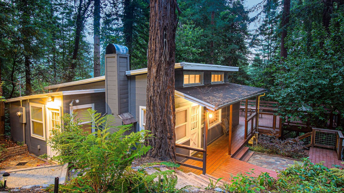 Monte Rio House | Amazing cottage with private hot tub - dog-friendly, fireplace & washer/dryer