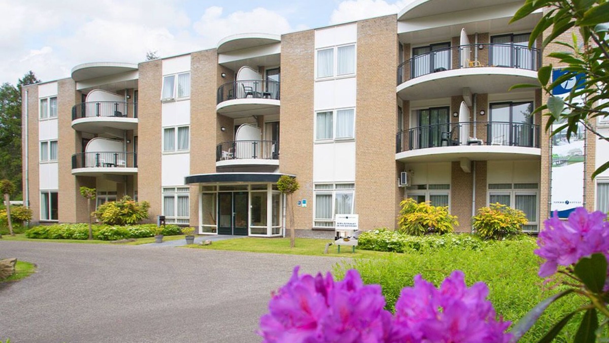 De Bult Hotel | Amazing De Bult Getaway w/Balcony | Breathtaking Outdoor Adventure