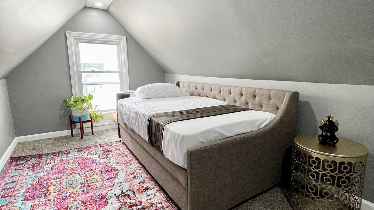 Norwich Apartment | Amazing Deal: Spacious 4-Bed, 2-Bath Duplex Apartment!