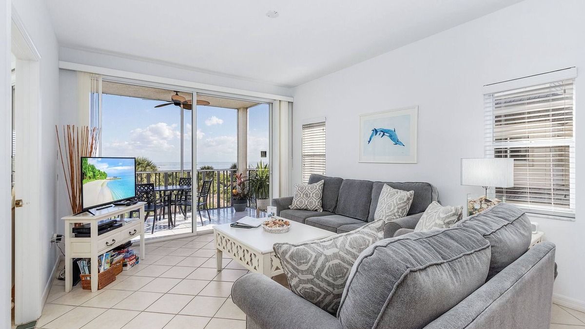 Sanibel Condo | Amazing Direct Ocean/Gulf Front Beach Views Condo with Free use of Bikes!