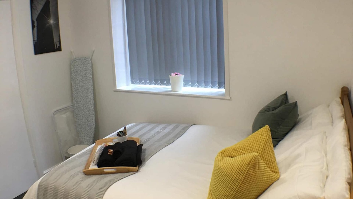 Dudley Apartment | Amazing En-suite Rooms - centre location