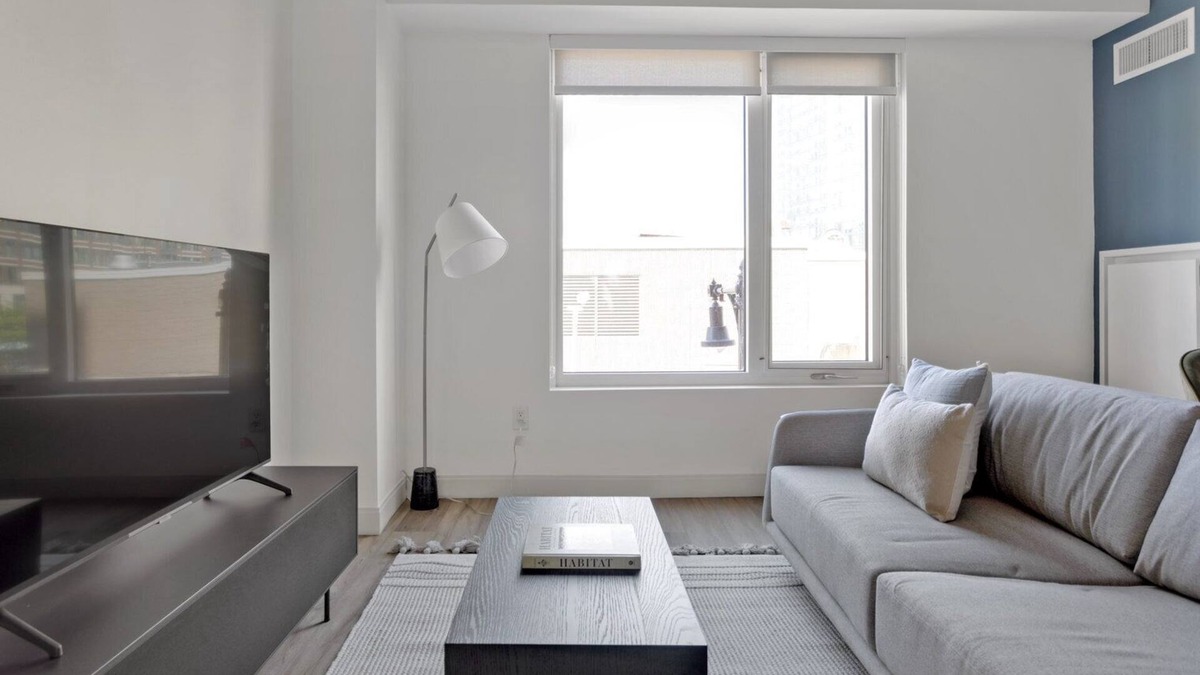 West Fens Apartment | Amazing Fenway Studio w/W/D, Conc, & Gym, near T, by Blueground
