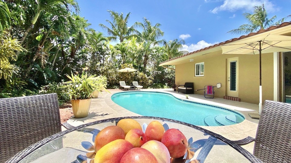 Imperial Point House | Amazing Fort Lauderdale 2BD/2BT+Den with Heated Pool, Close to the Beach!