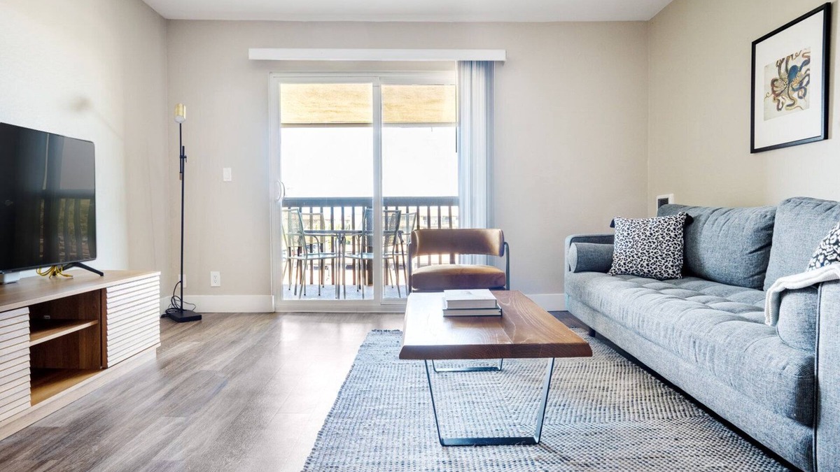 Foster City Apartment | Amazing Foster City 2BR w/Gym, Pool, W/D, near highways, by Blueground