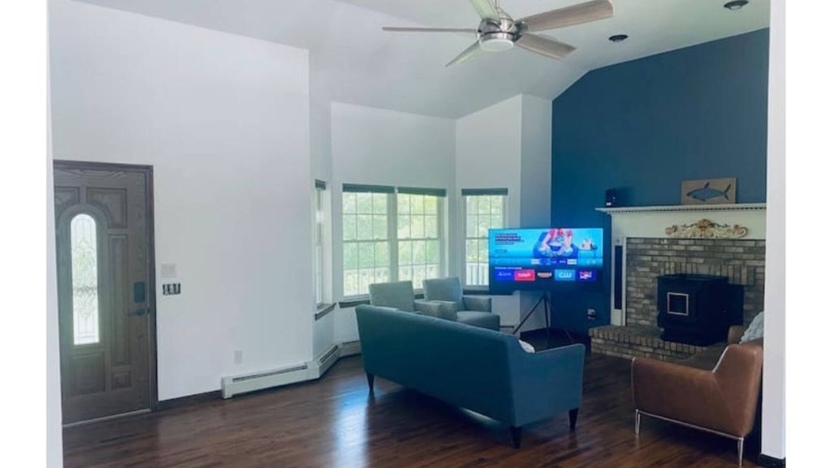 Port Jervis House | Amazing Getaway 4BR 3BA, pool, hot tub, pool table!