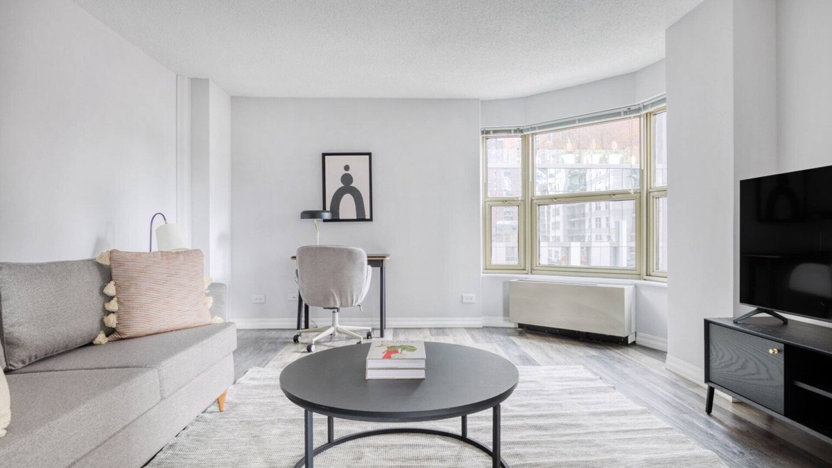 Rush and Division Apartment | Amazing Gold Coast 2BR w/Gym & Lounge, 1 block from L, by Blueground