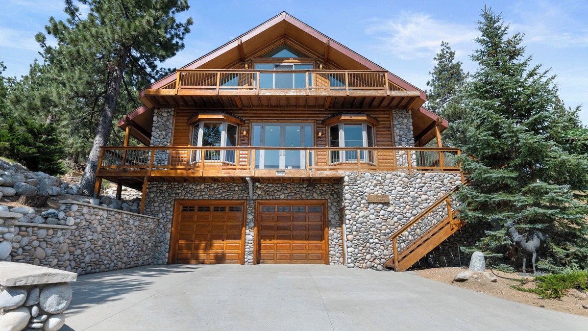 Fawnskin Cabin | Amazing Grace - Fireplace, Jet Tub, Deck, Lake View