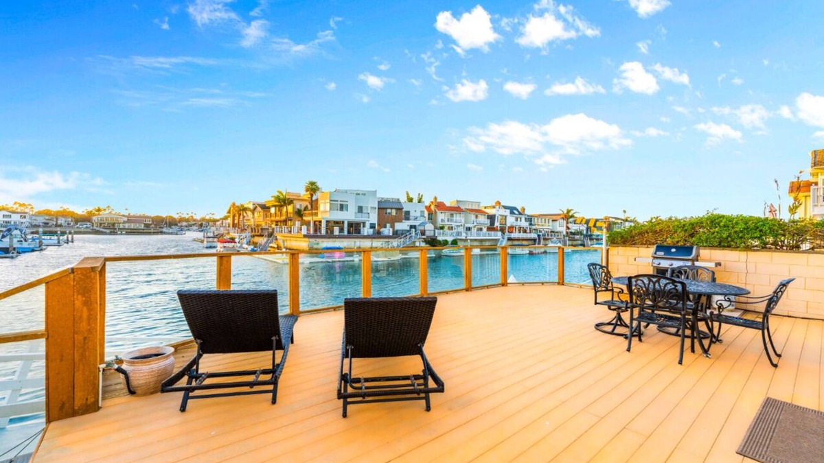 Channel Islands House | Amazing Harbor Deck Views, Comfy Beds W/Hot Tub