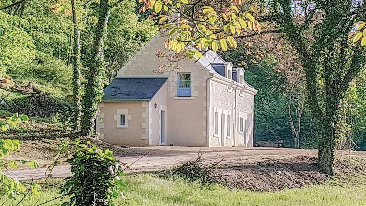 Cravant-les-Coteaux House | Amazing home in Cravant les Côteaux