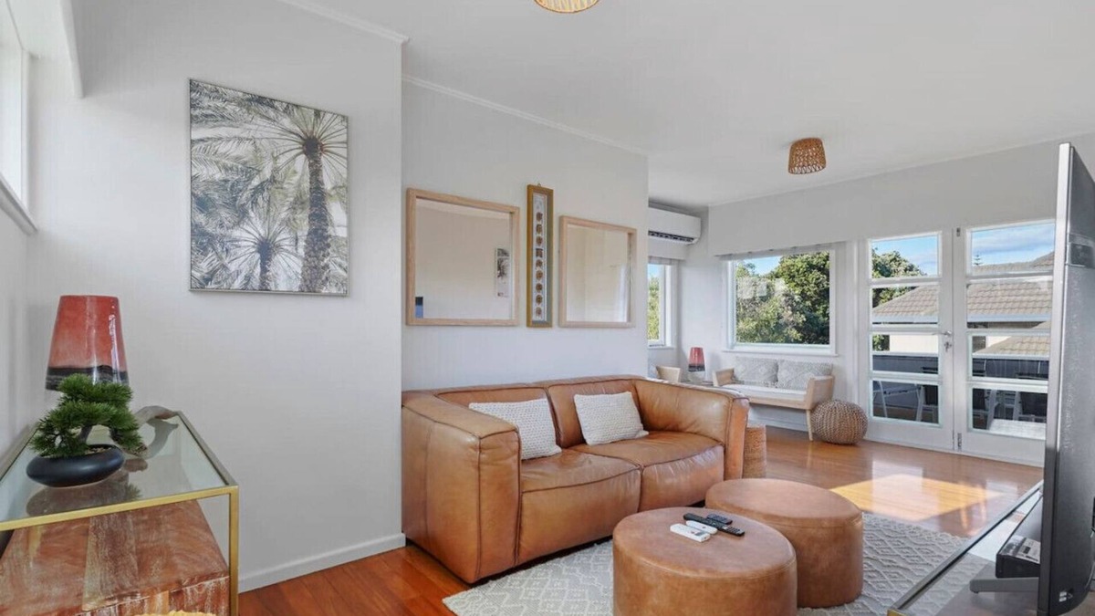 Eastern Beach House | Amazing Home By Beach | Fully Aircon-ed | Wifi