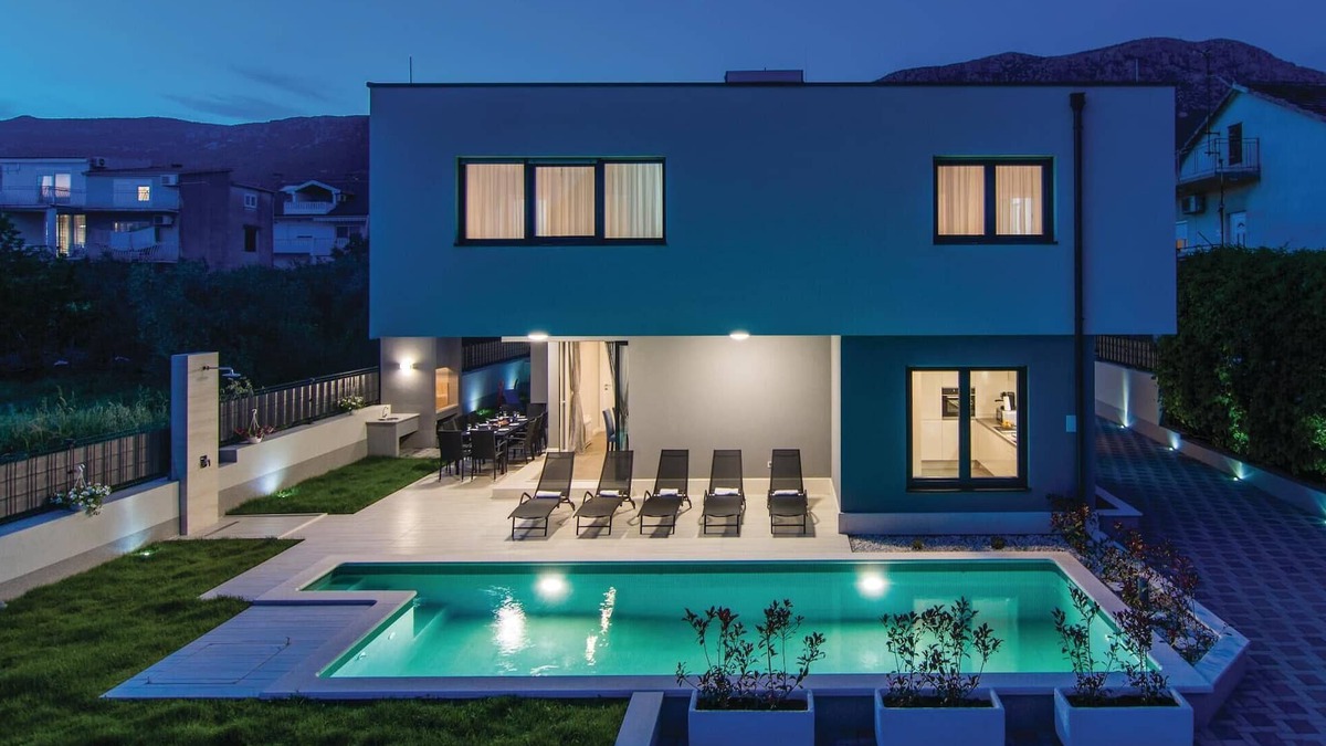 Kastel Kambelovac House | Amazing home in Kastel Kambelovac