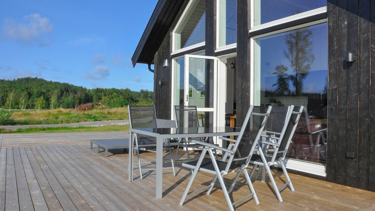 Arjang House | Amazing home in årjäng with kitchen