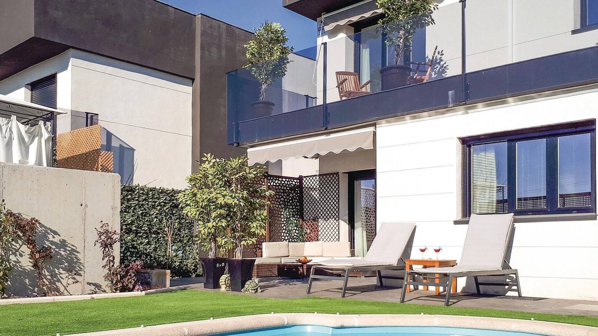 Arroyomolinos House | Amazing home in Arroyomolinos with WiFi