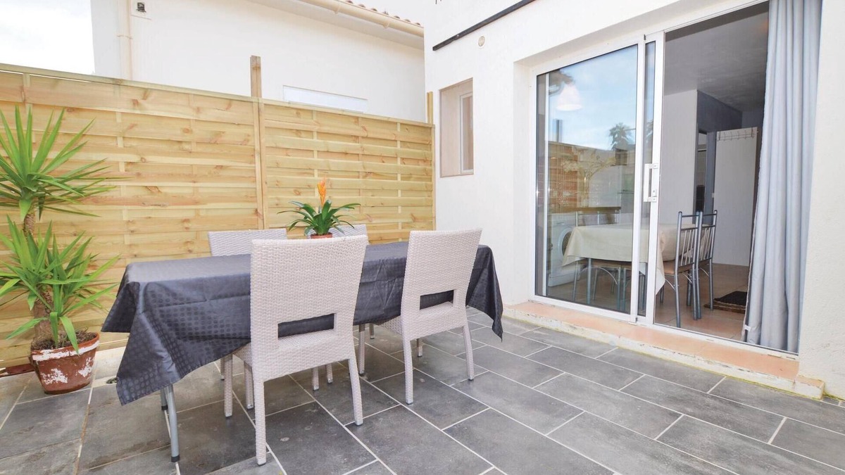 Aleria House | Amazing home in Aleria with WiFi