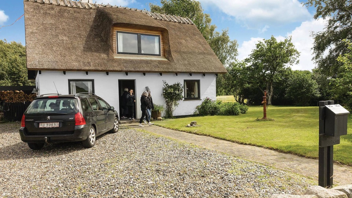 Vindebæk House | Amazing home in Askeby with kitchen