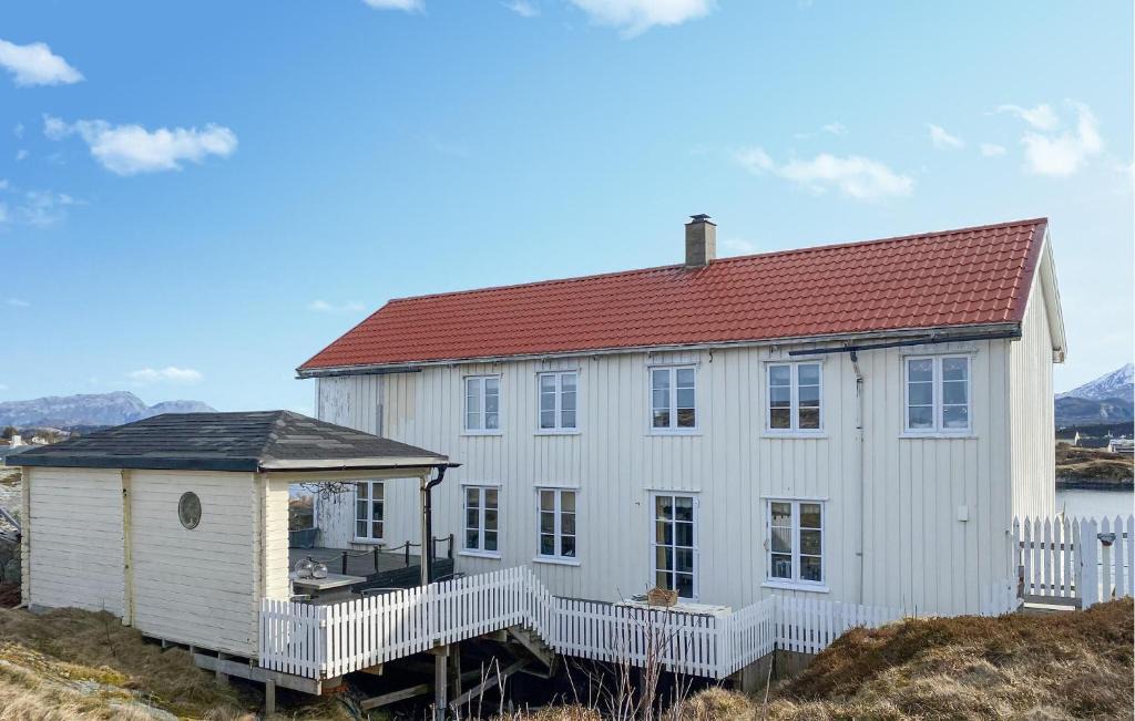 Averoy Municipality House | Amazing Home In Averøy With Wifi