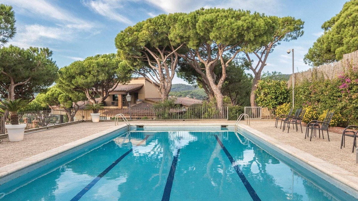 Cabrils House | Amazing home in Cabrils with WiFi