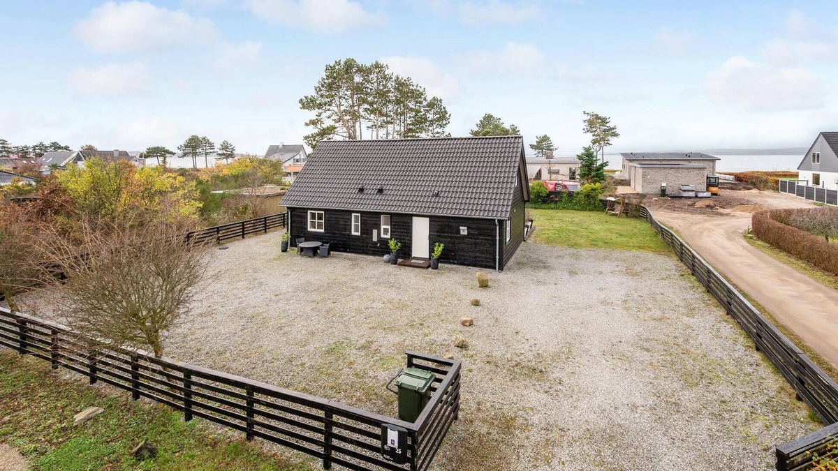 Vibæk Strand House | Amazing home in Ebeltoft with WiFi