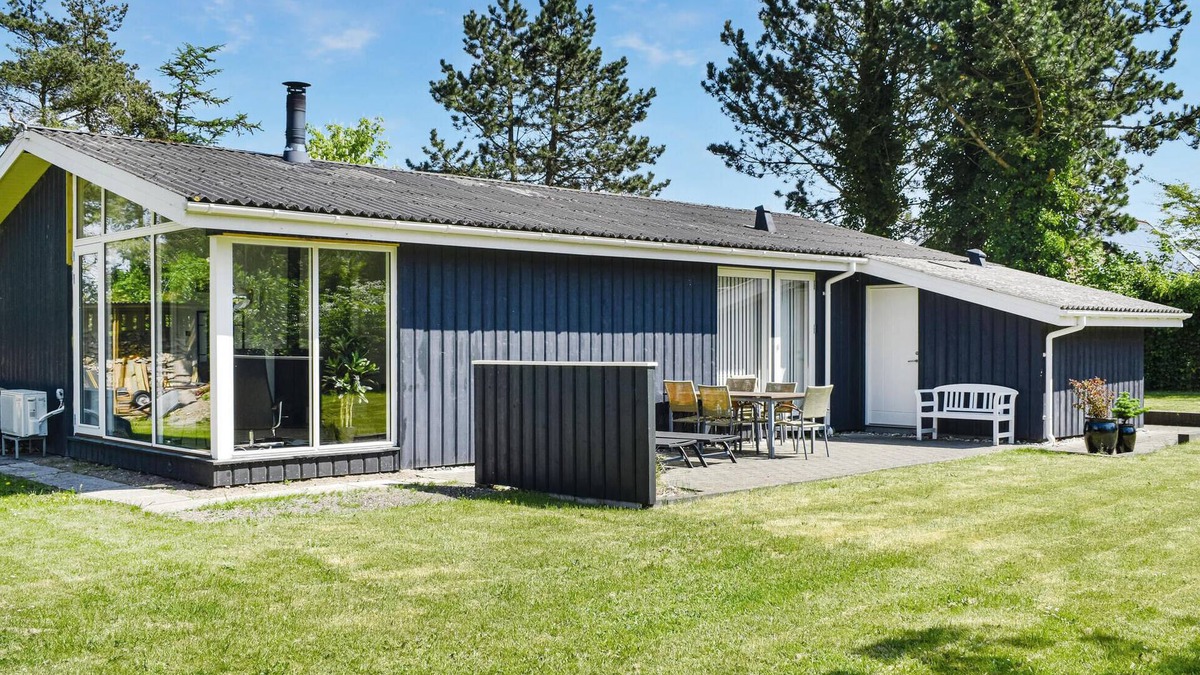 Ebeltoft House | Amazing home in Ebeltoft with kitchen