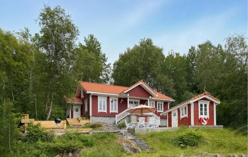 Ulsteinvik House | Amazing Home In Eiksund With Kitchen