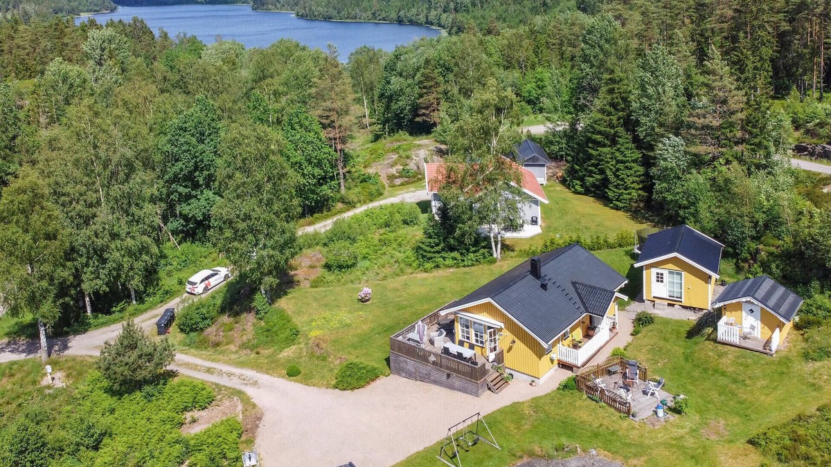 Fargelanda House | Amazing home in Färgelanda with WiFi