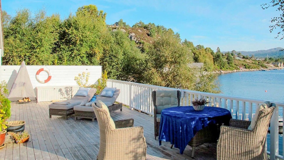 Fitjar House | Amazing home in Fitjar with WiFi