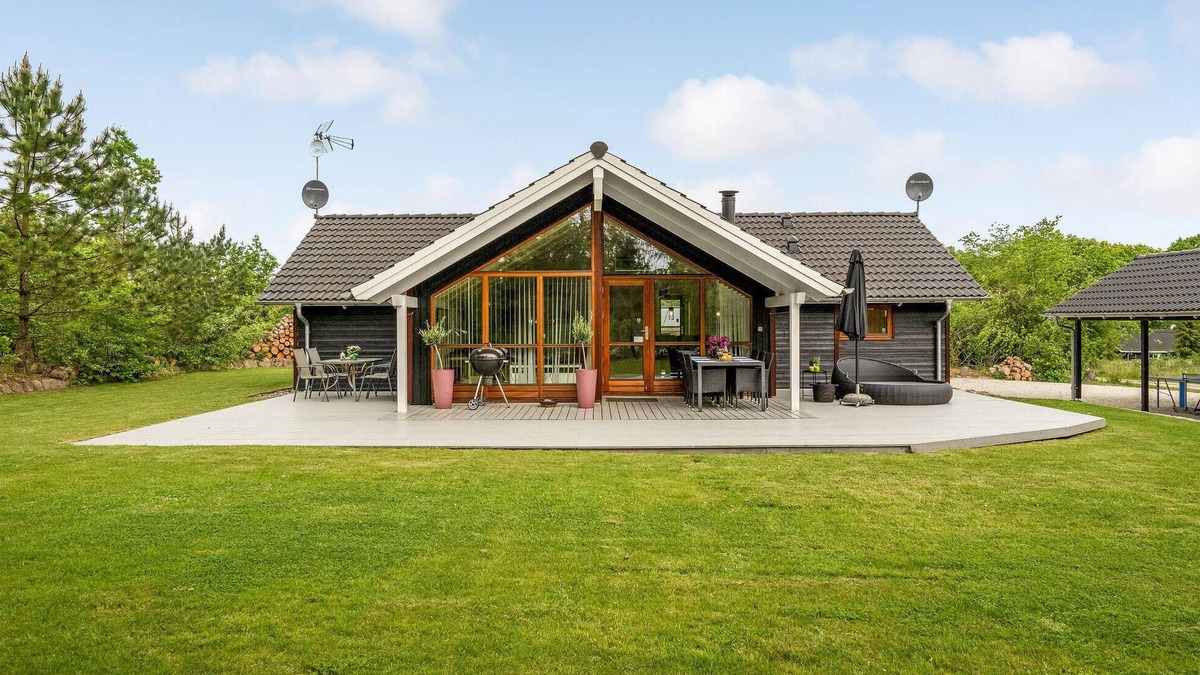 Fjellerup House | Amazing home in Glesborg with sauna