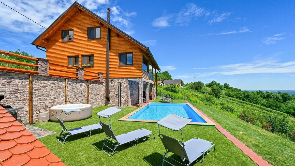 Grabrovnik House | Amazing home in Grabrovnik with sauna