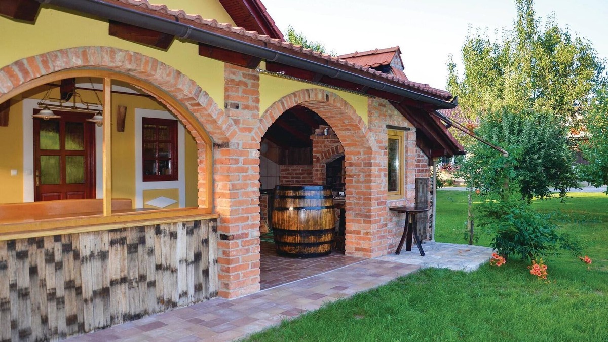 Crnomelj House | Amazing home in Gradac with WiFi
