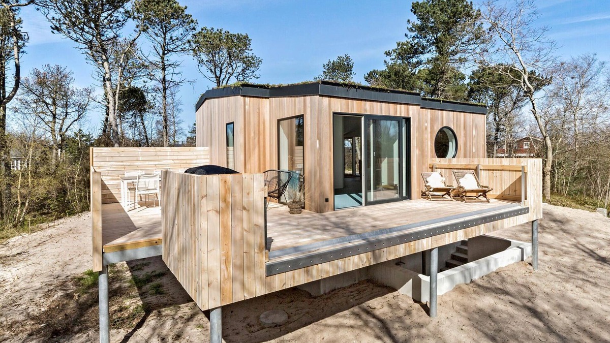 Grena Strand House | Amazing home in Grenaa with kitchen